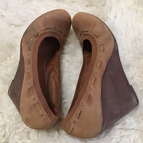 Neutral Soft Lucky Brand Wedges - Picture 4 of 8
